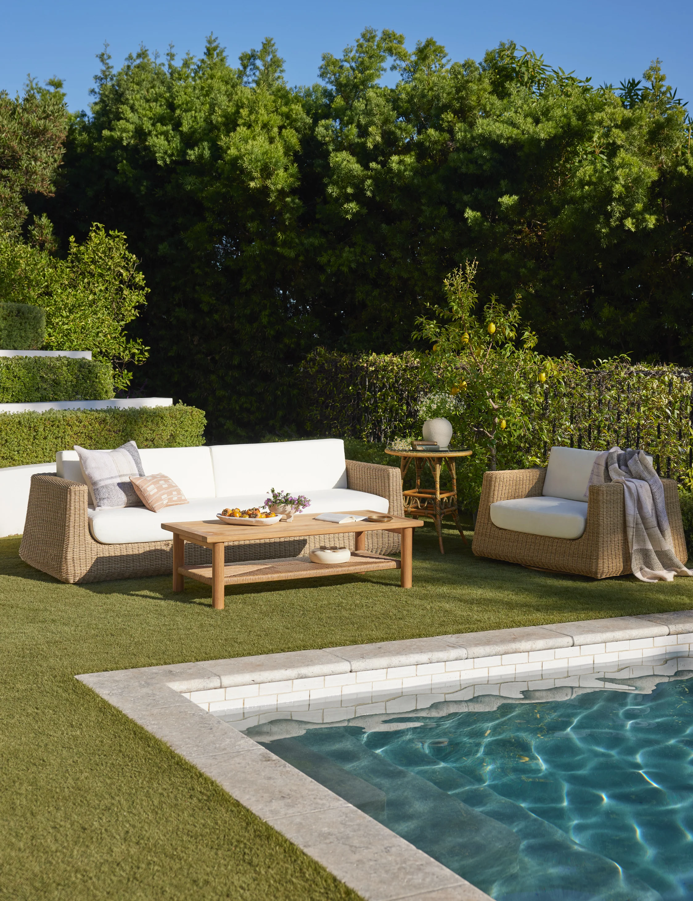 Aisha Indoor / Outdoor Swivel Chair - Image 3