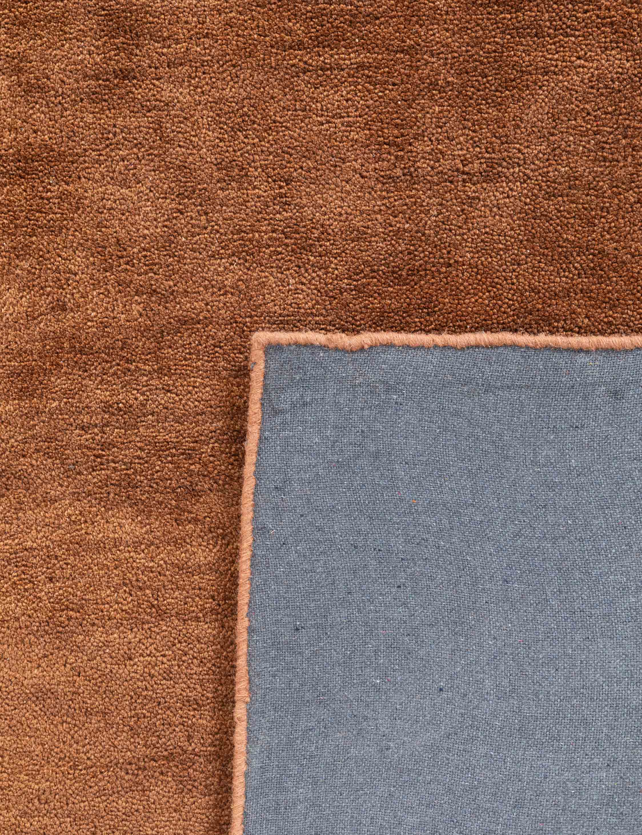 Ajnur Hand-Tufted Wool Rug - Image 4