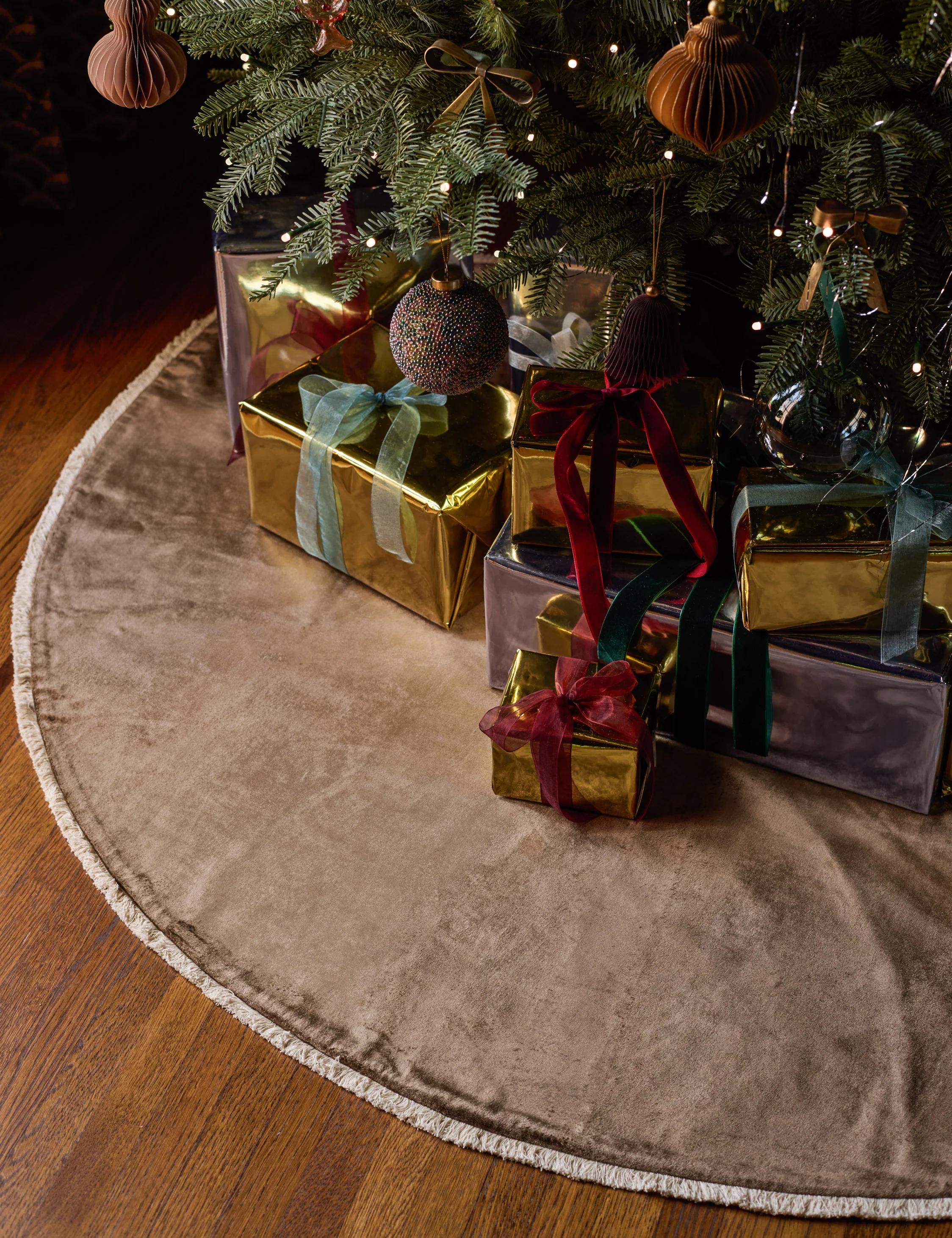 Brandis Velvet Tree Skirt - Image 16