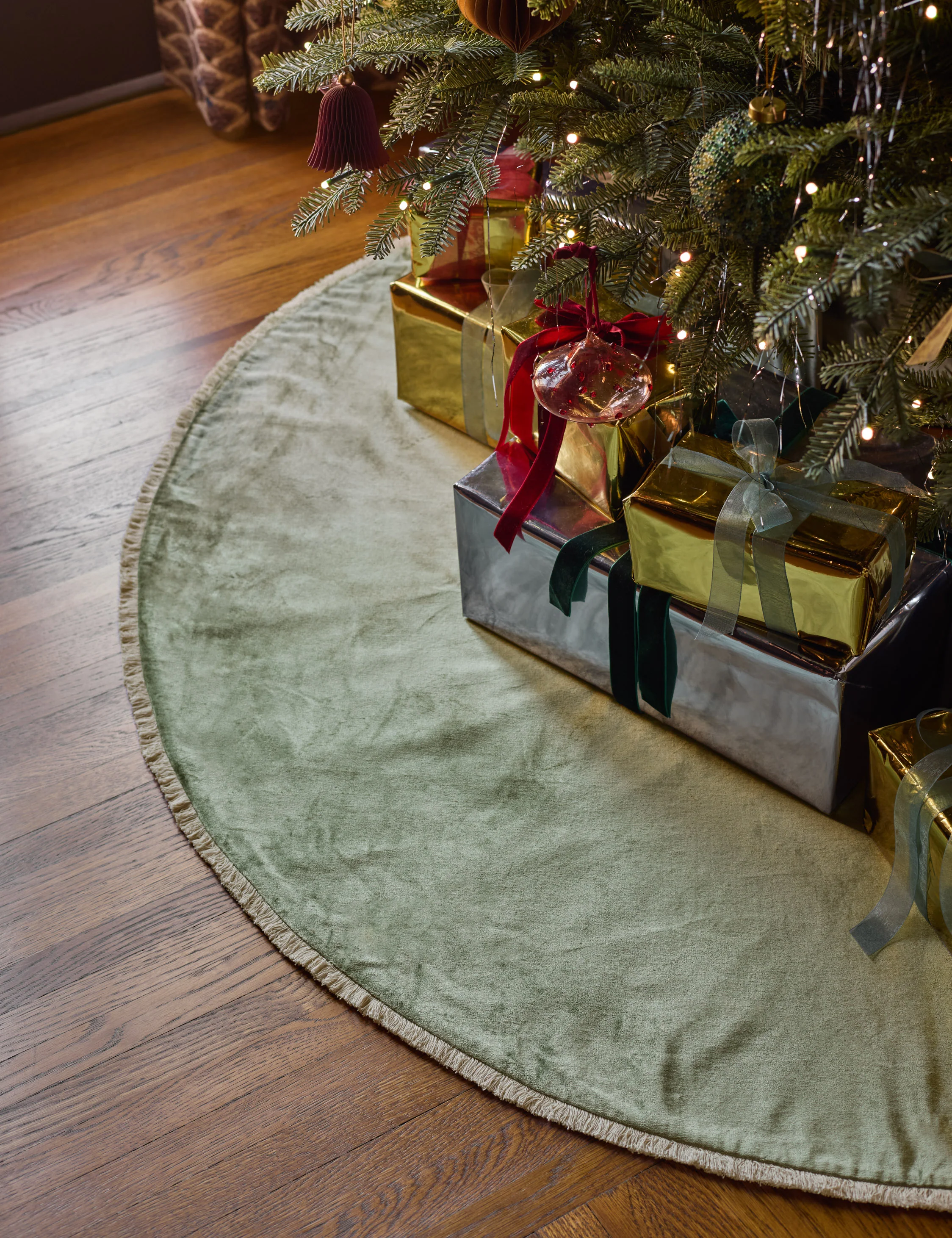 Brandis Velvet Tree Skirt - Image 6