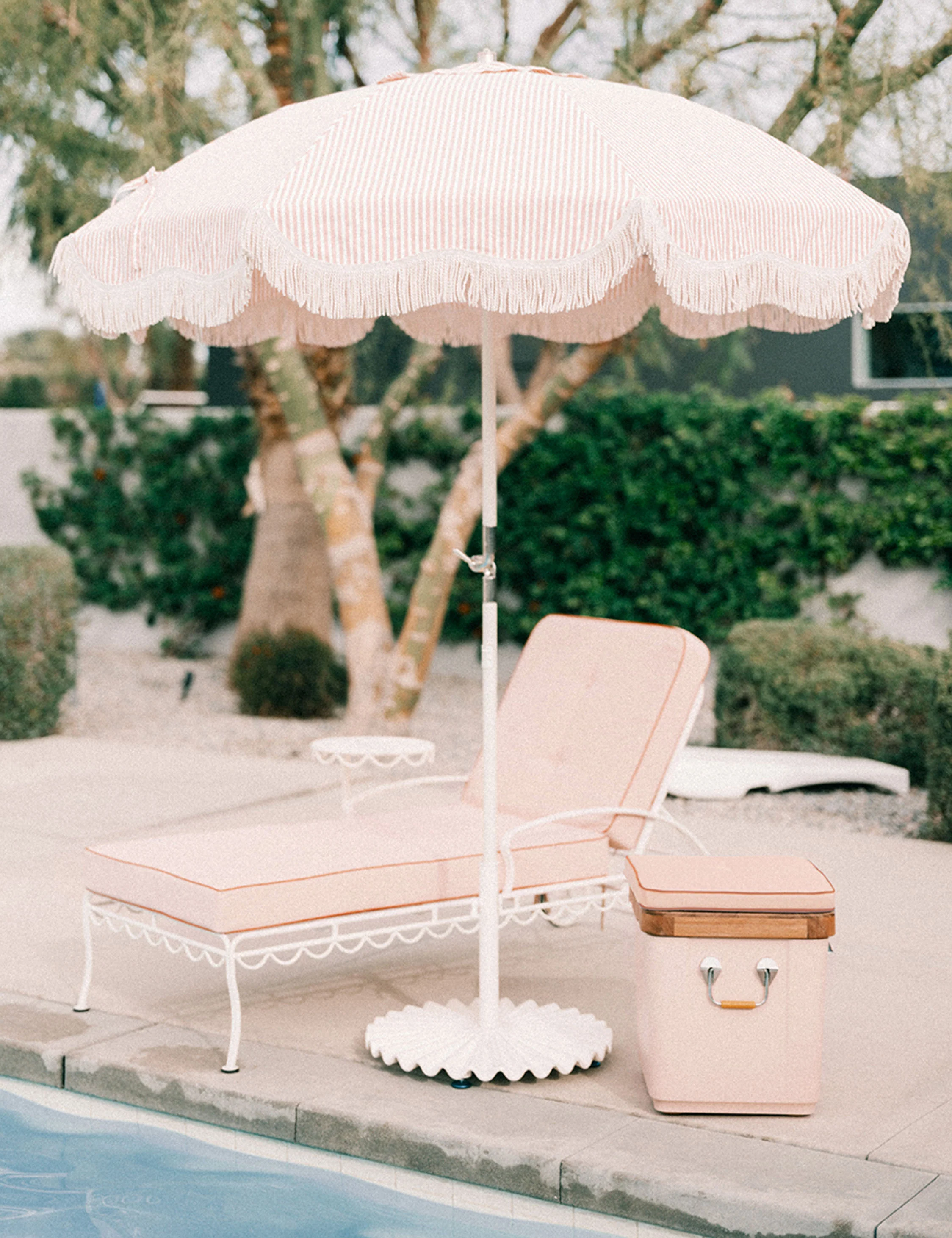 Clamshell Umbrella Base by Business & Pleasure Co. - Image 3