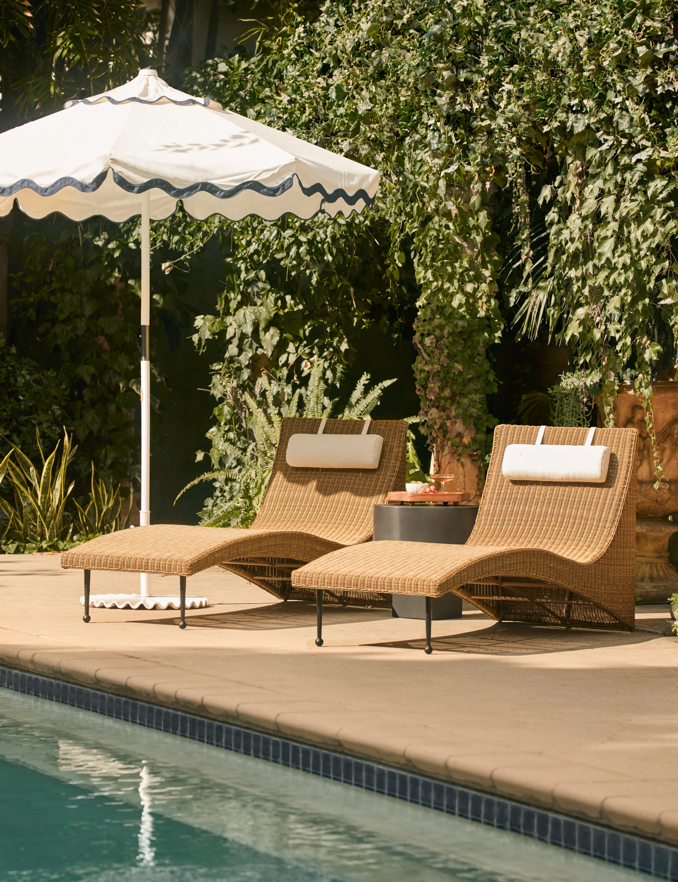 Clamshell Umbrella Base by Business & Pleasure Co. - Image 5