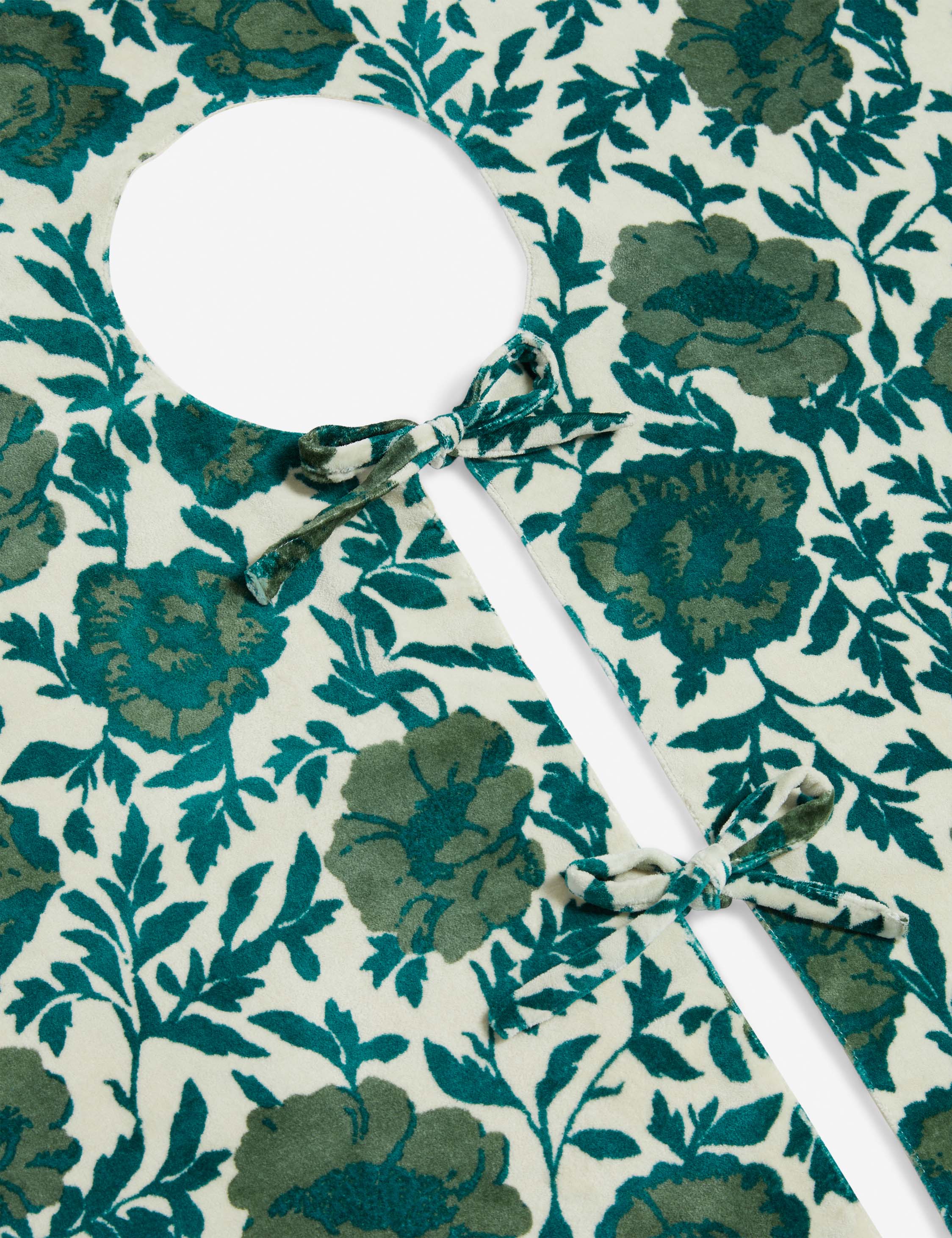 Corabel Velvet Tree Skirt - Image 3
