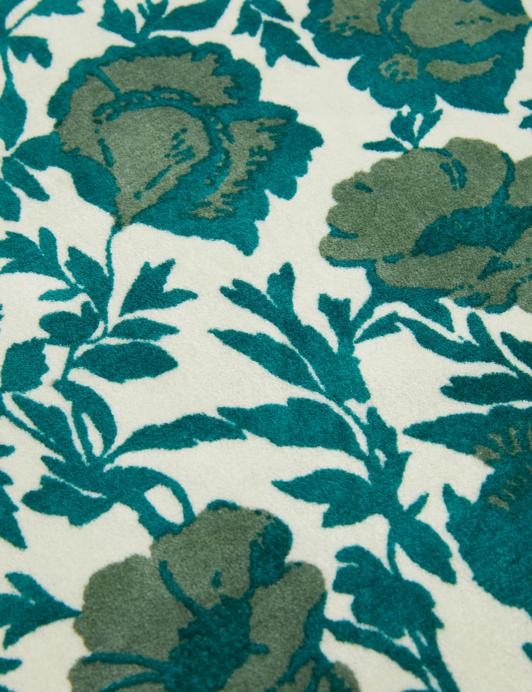 Corabel Velvet Tree Skirt - Image 4