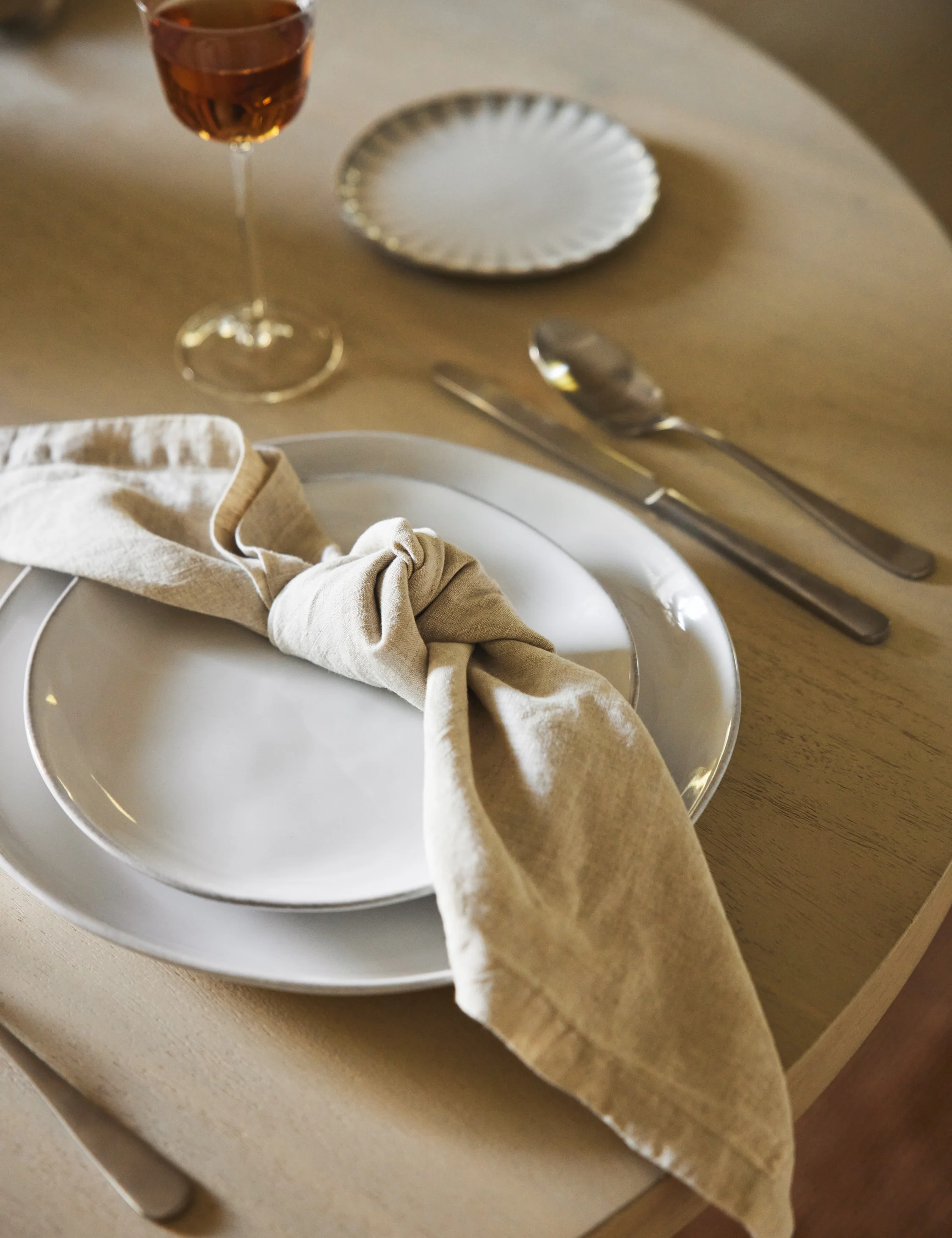 Linen Table Napkins (Set of 4) by Cultiver - Image 11