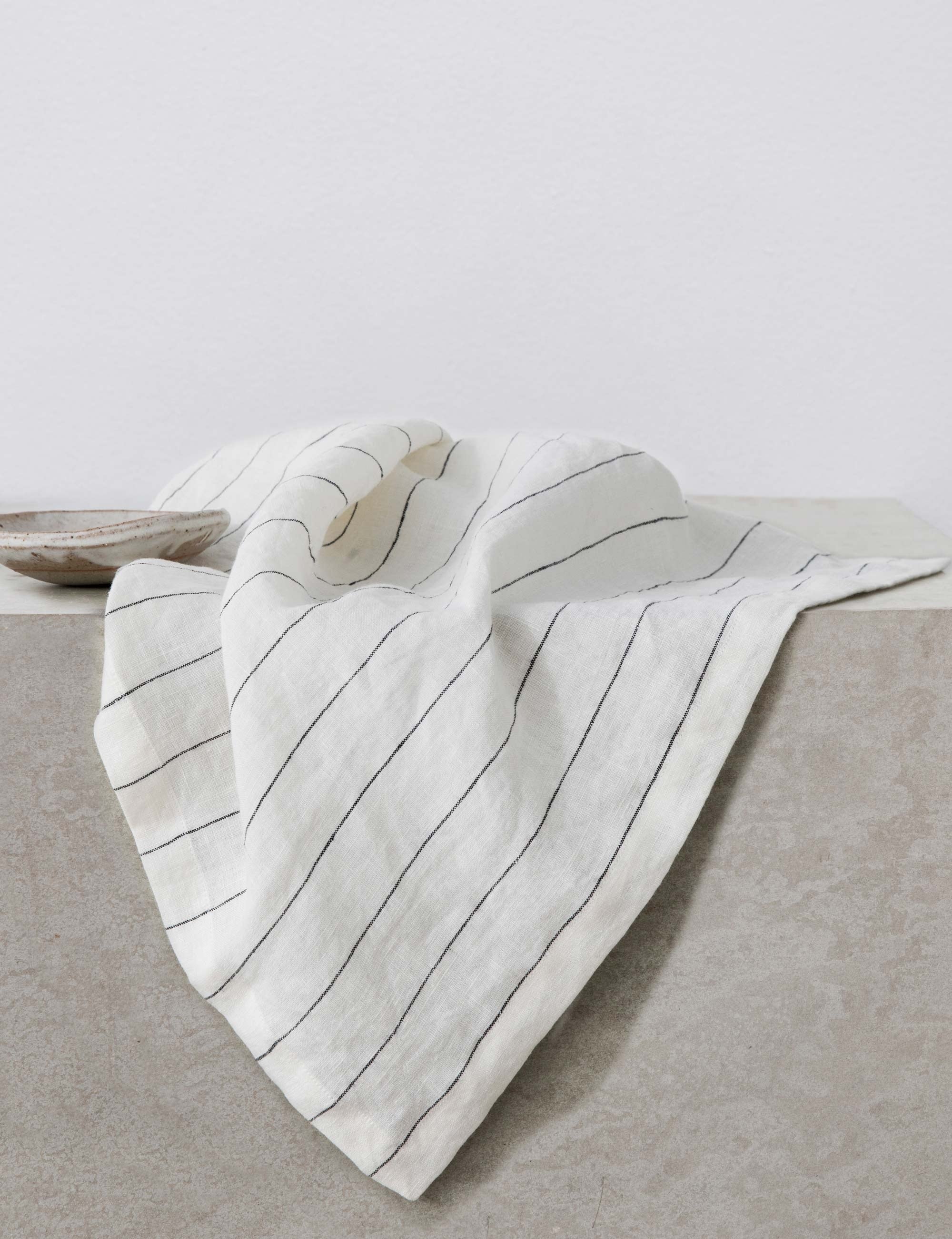 Linen Table Napkins (Set of 4) by Cultiver - Image 16