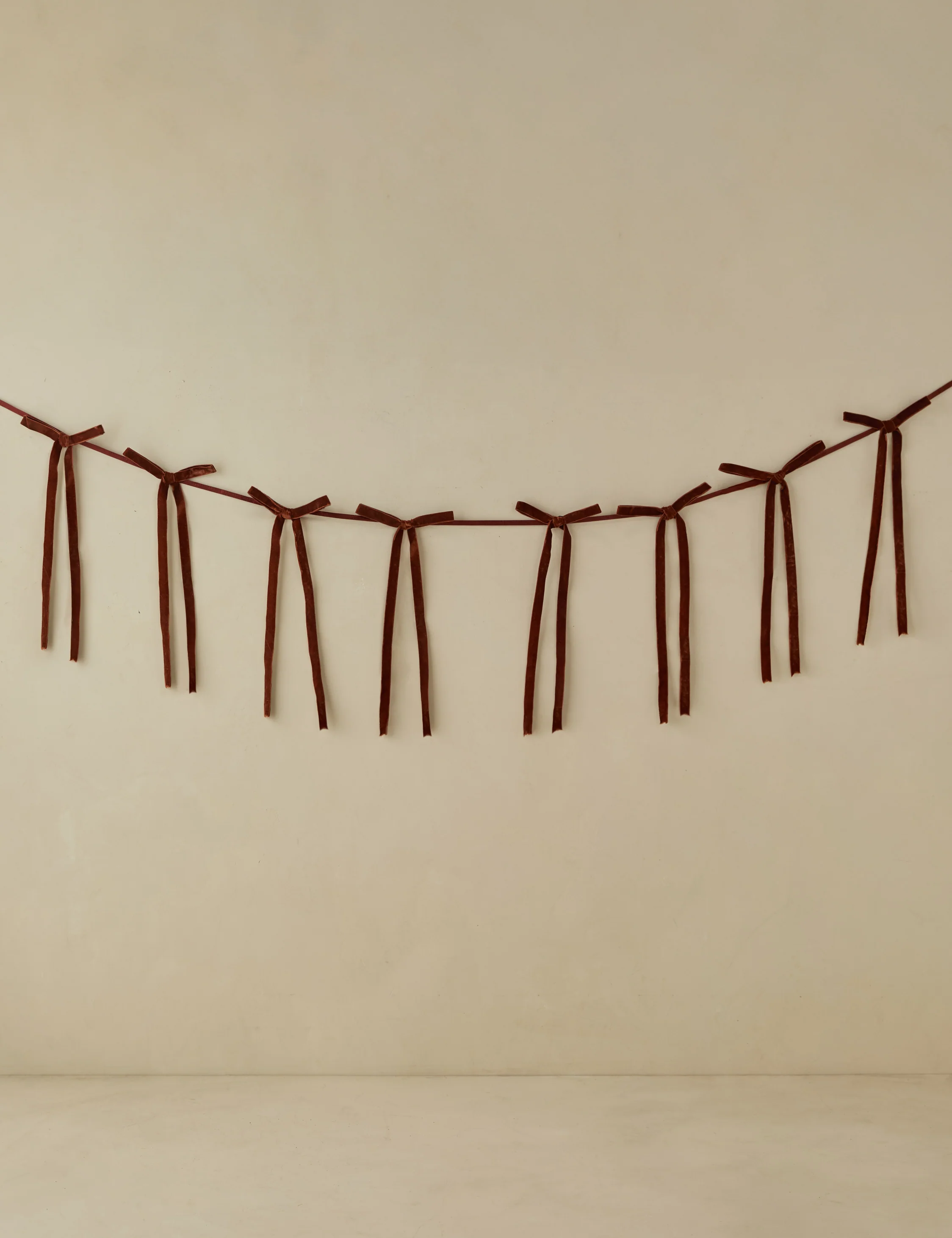 Danita Velvet Garland - Image 4