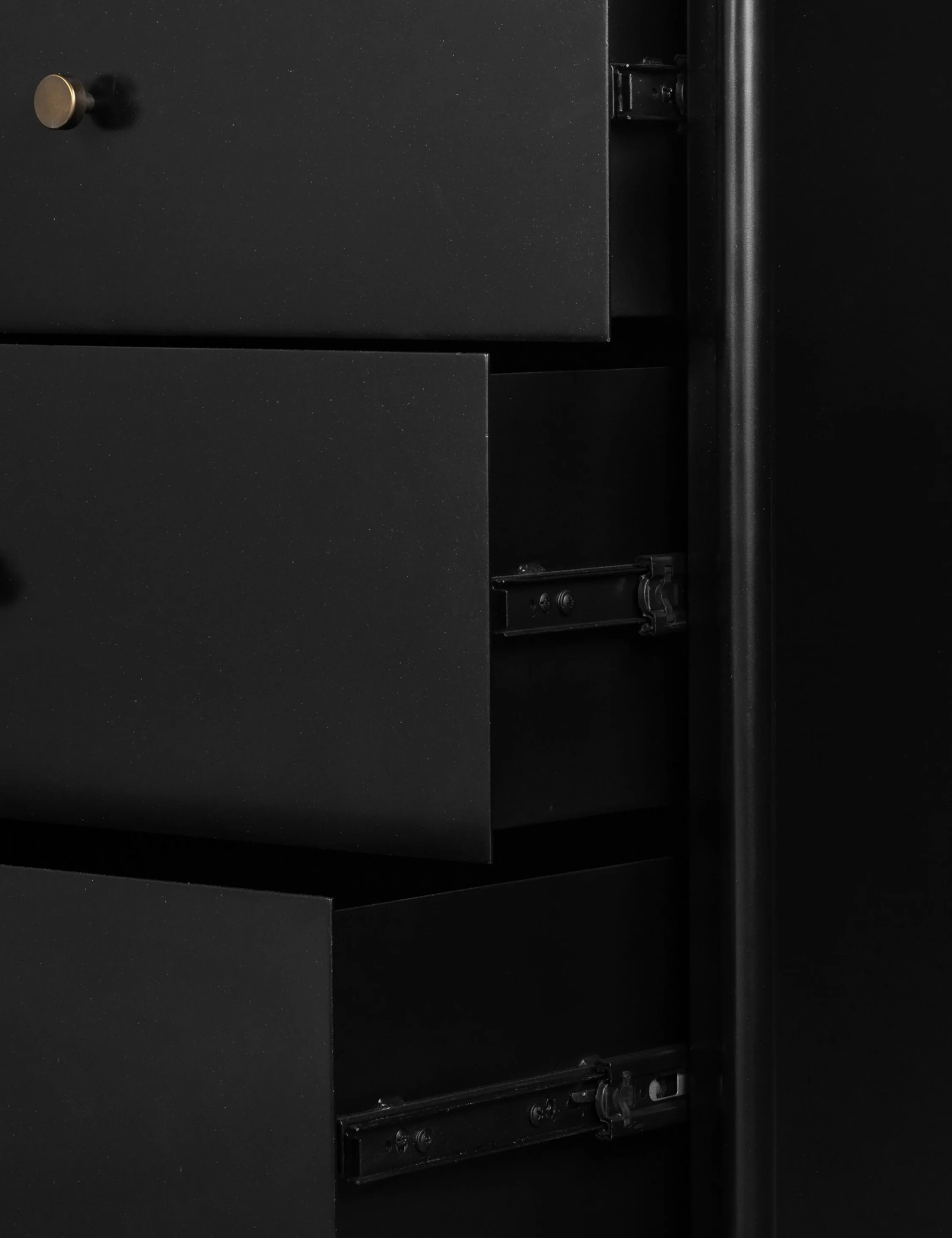 Mathus 8-Drawer Dresser - Image 10