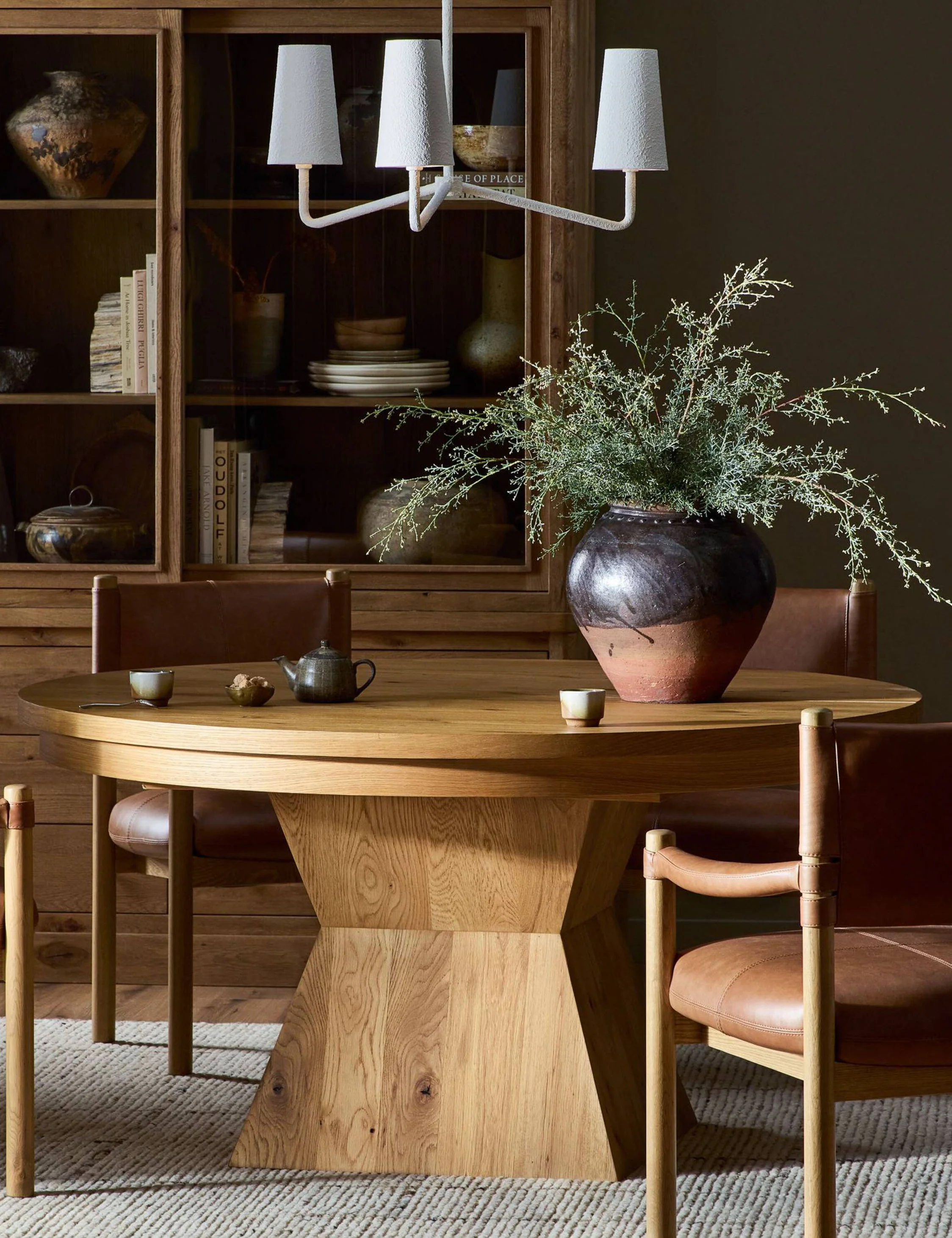 Hermoza Extendable Round Dining Table - Image 2