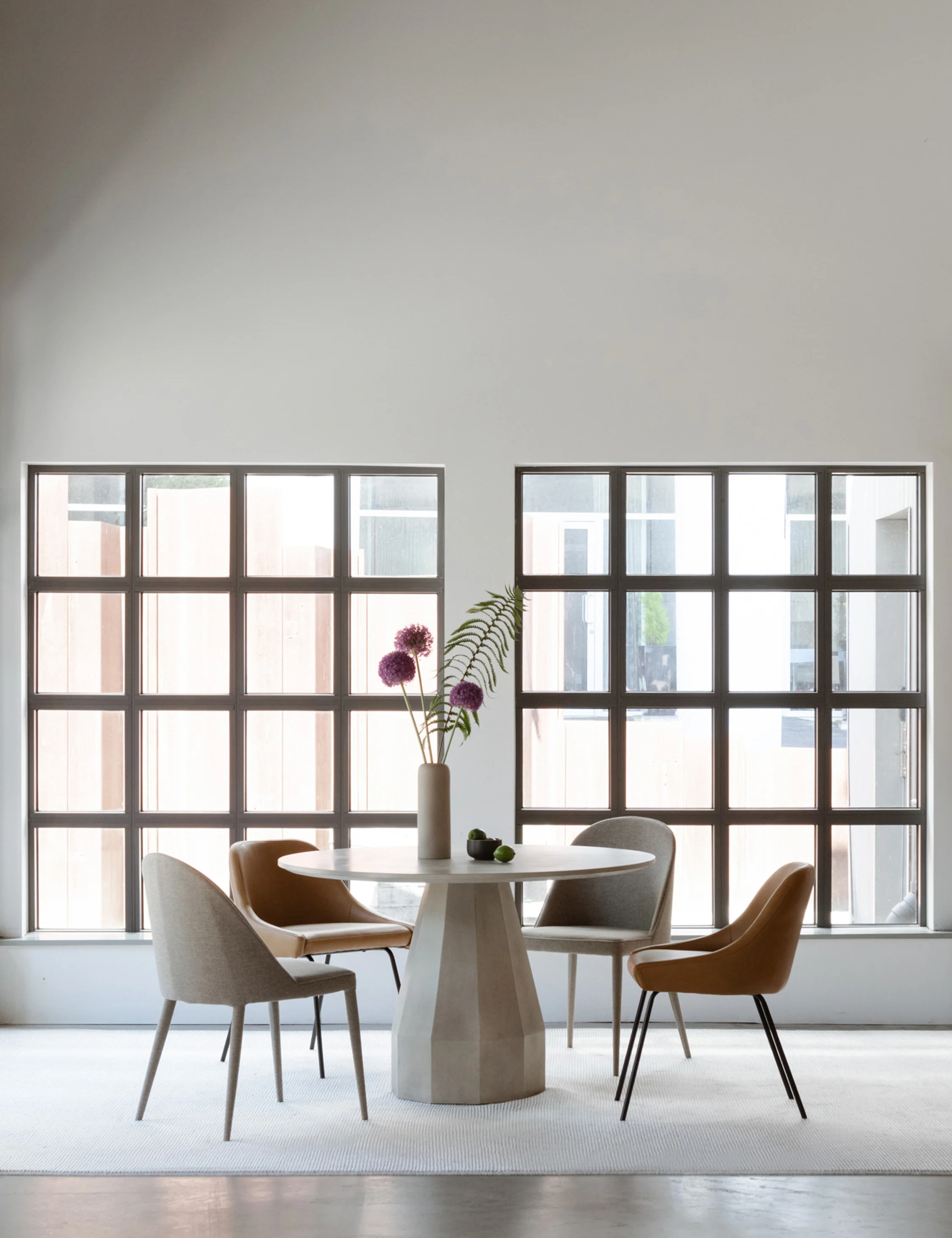 Kahra Indoor / Outdoor Round Dining Table