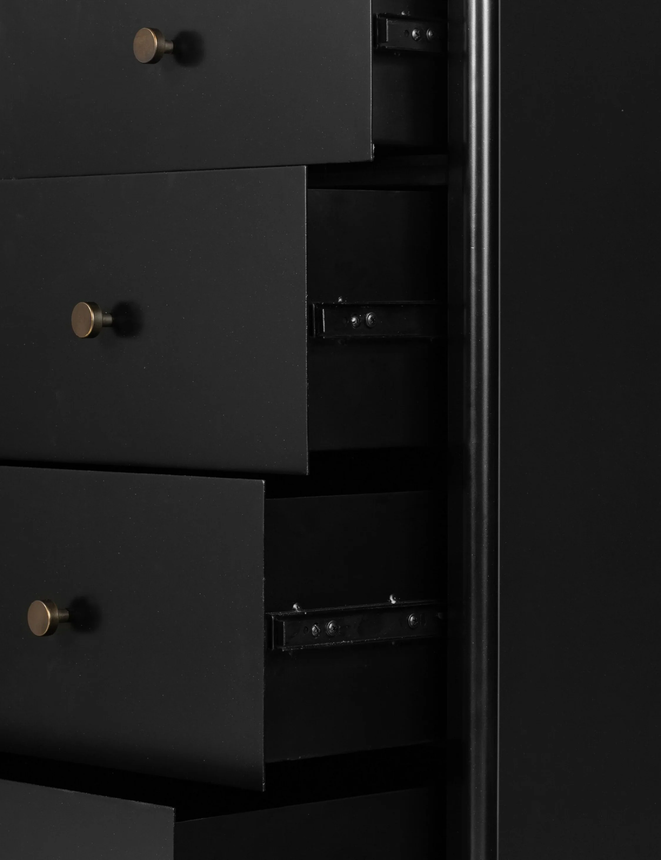 Mathus 5-Drawer Dresser - Image 13