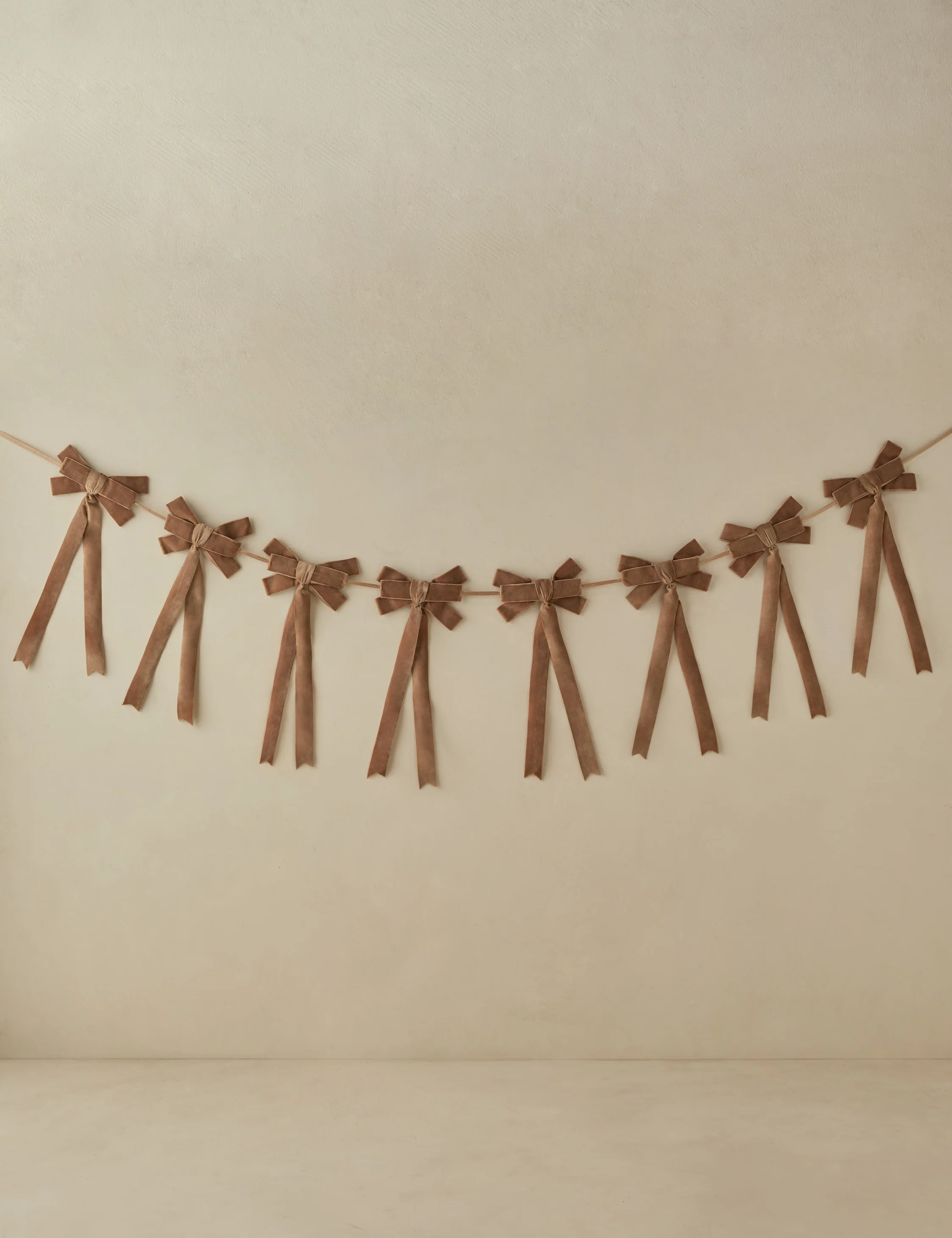 Mauree Velvet Garland - Image 10