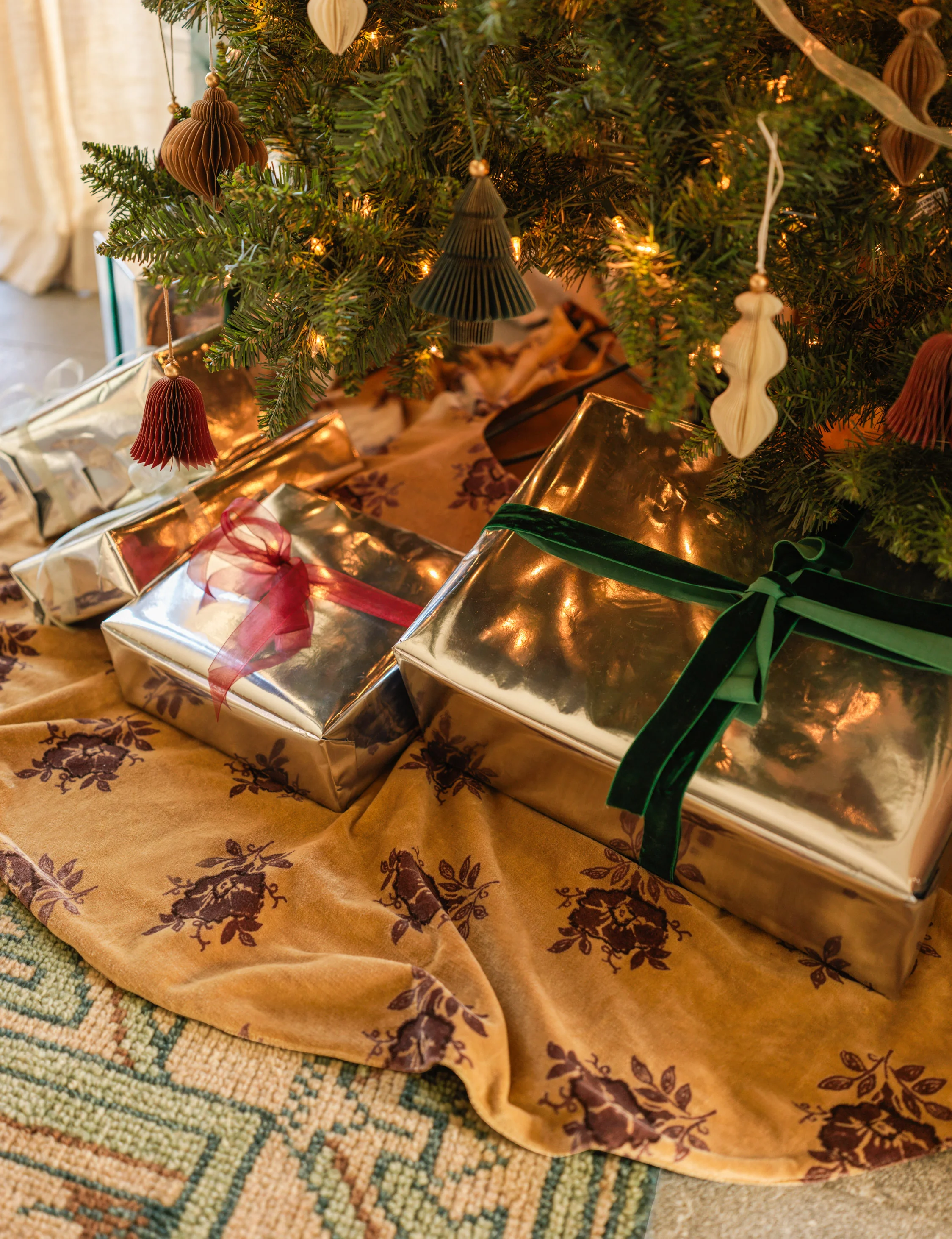 Montreal Velvet Tree Skirt - Image 3