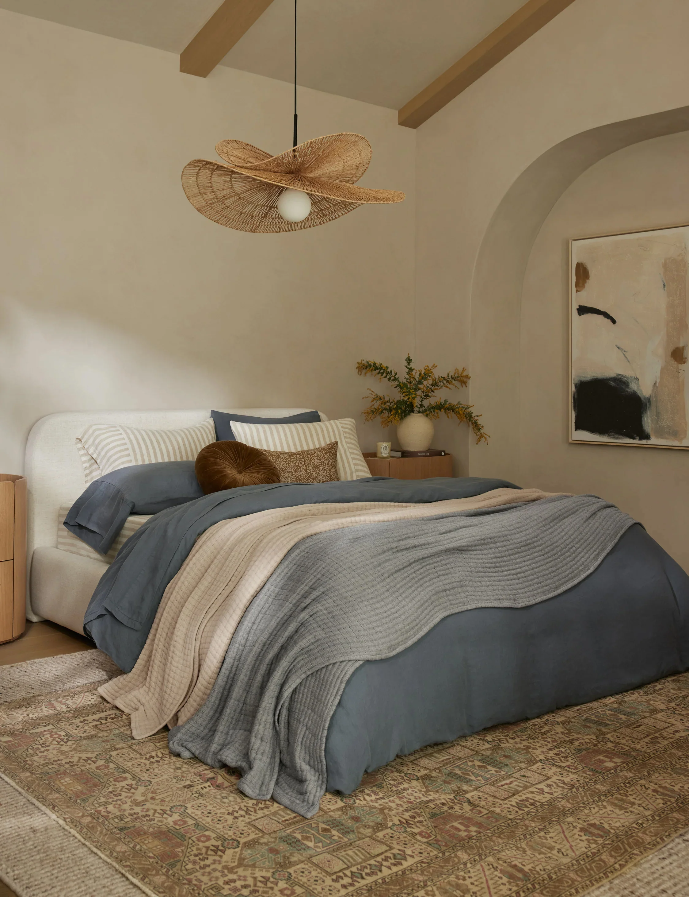 Nabiha Platform Bed