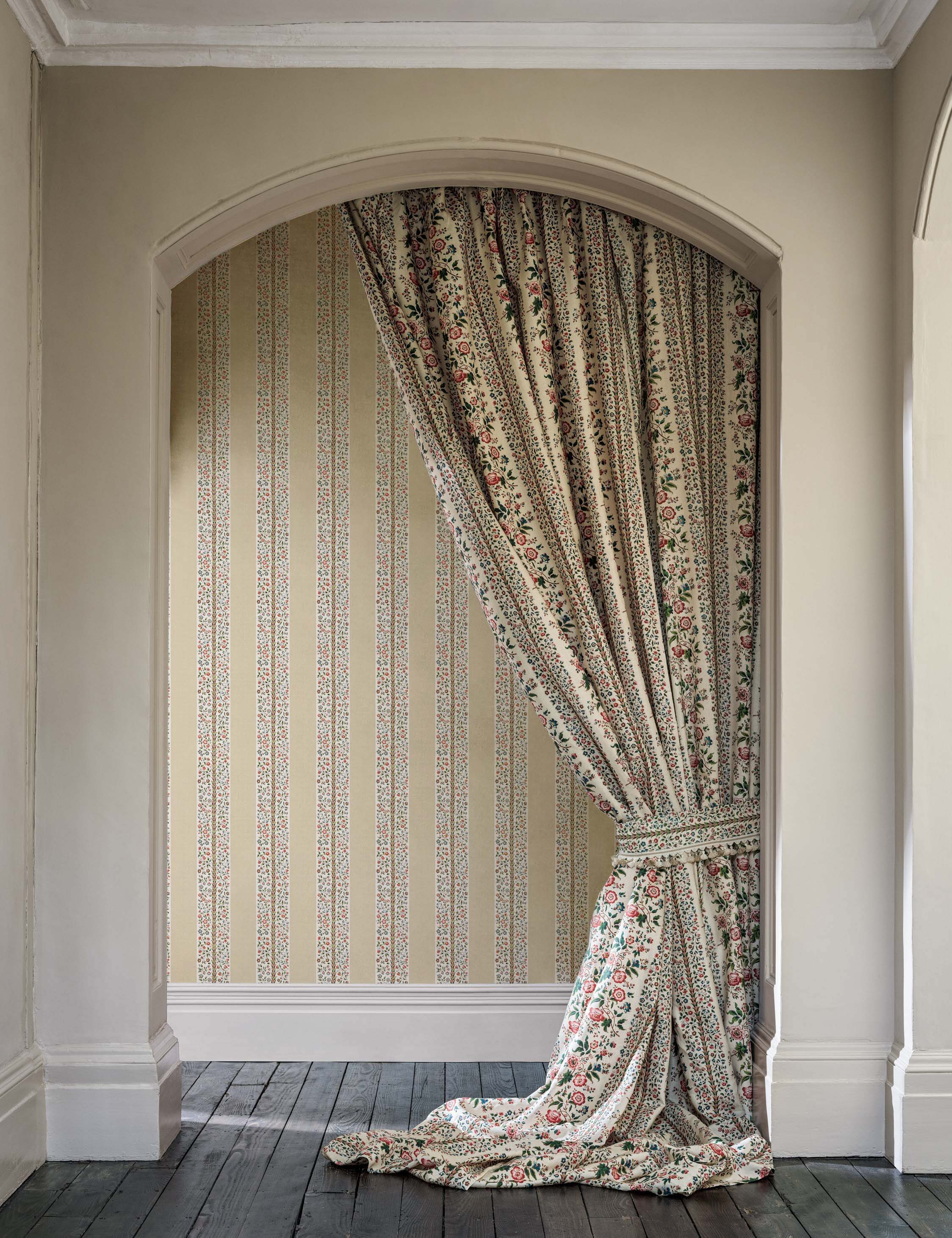 Pergola Wallpaper by Sanderson - Image 4