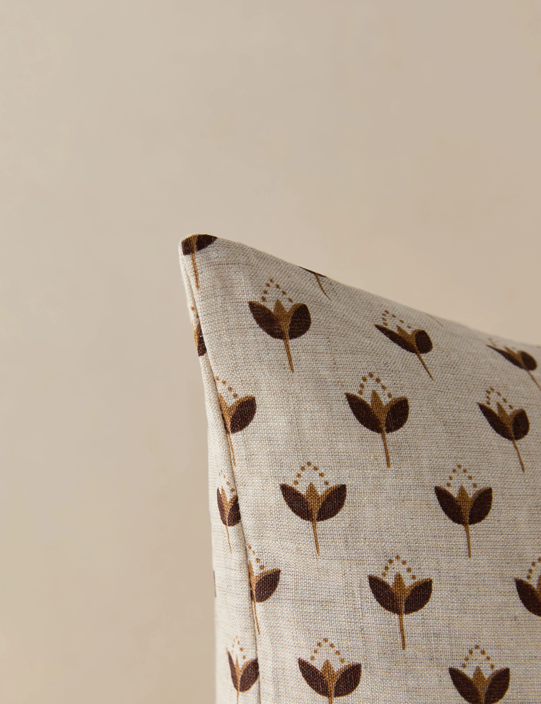 Poiret Linen Pillow - Image 3