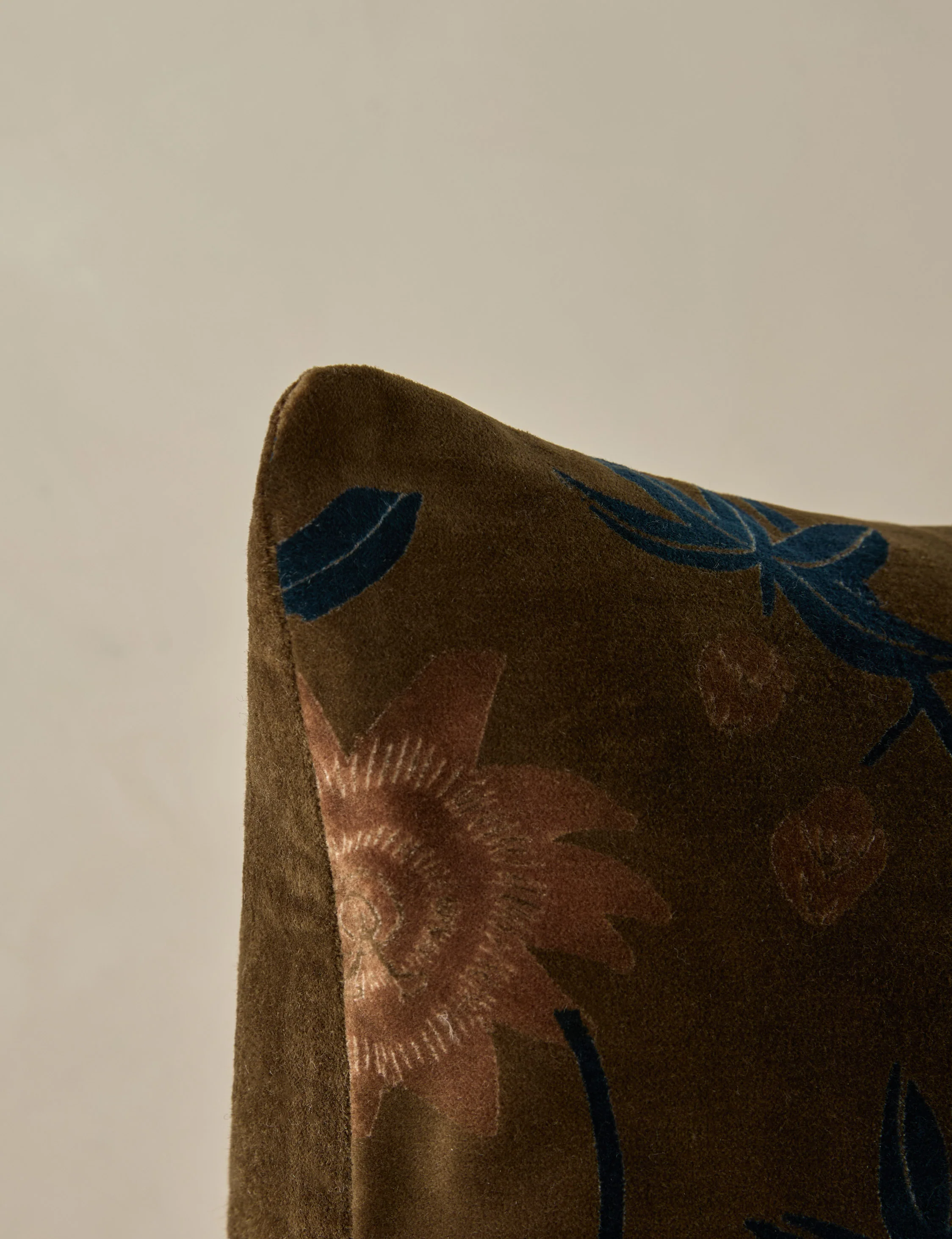 Royce Velvet Pillow - Image 10