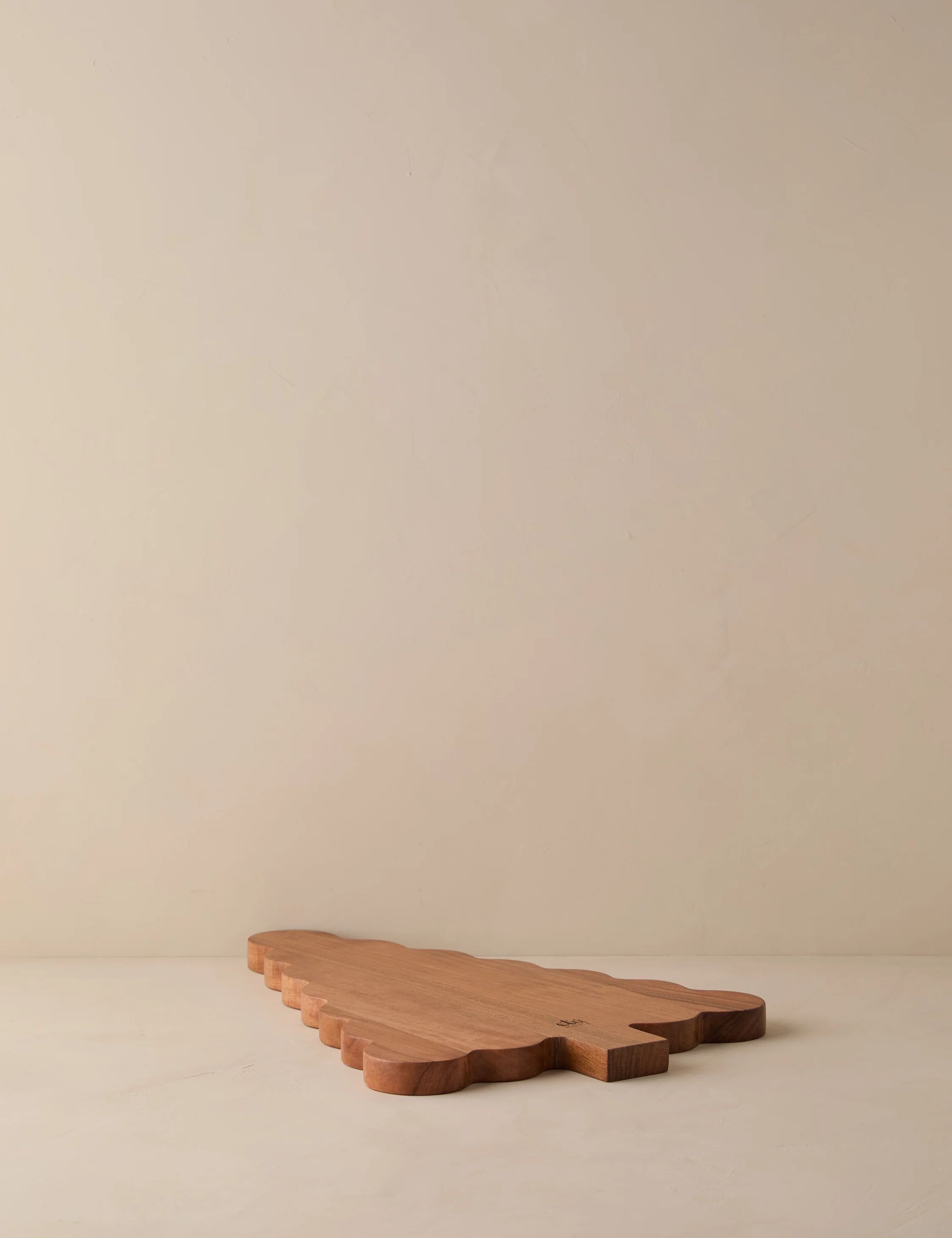 Scalloped Tree Cutting Board by etúHOME - Image 3