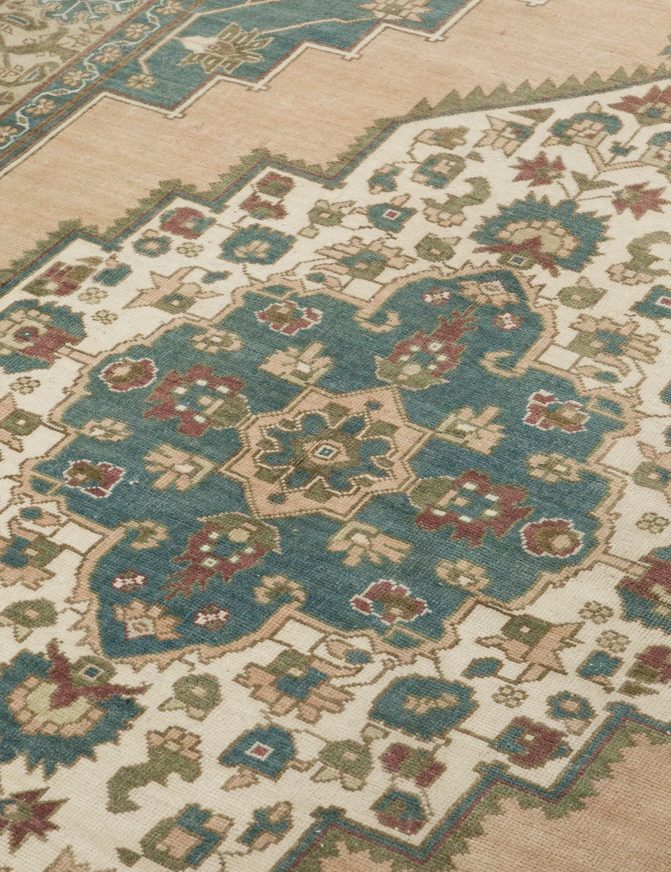 Vintage Turkish Hand-Knotted Wool Rug No. 383, 6'8" x 10'12" - Image 4